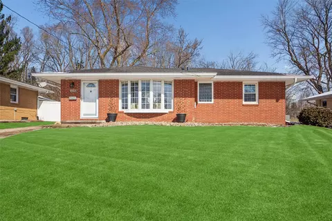 1801 Hillside St, West Des Moines, IA 50265