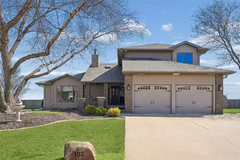 102 Orchard Cir, Indianola, IA 50125