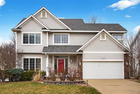 5467 Coachlight Dr, West Des Moines, IA 50266