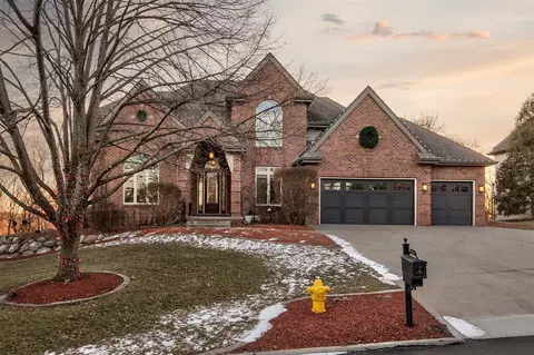 5526 Little Leaf Trl, West Des Moines, IA 50266