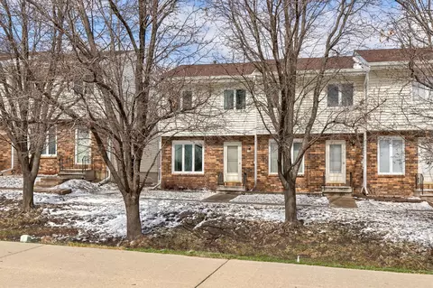 124 Holiday Cir #6, West Des Moines, IA 50265