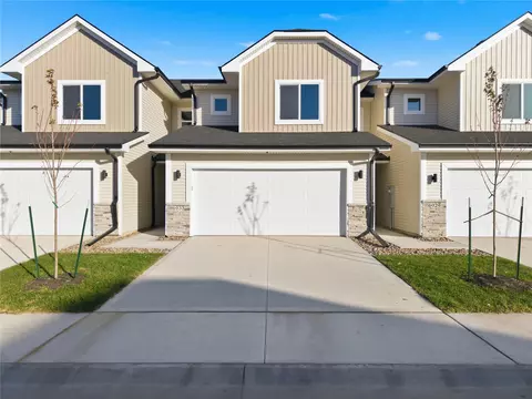 6933 Poppy Ct, Johnston, IA 50131