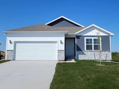 2437 SE Billings Pl, West Des Moines, IA 50265
