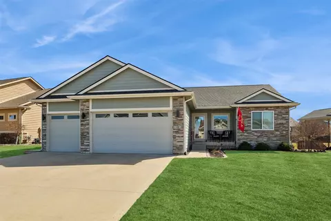 14818 Coyote Dr, Urbandale, IA 50323