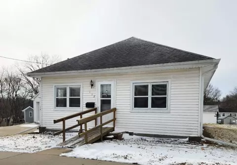 118 E Madison St, Knoxville, IA 50138