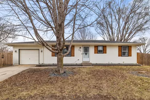 716 Pearl St, Cambridge, IA 50046