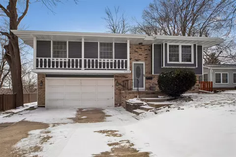 7112 Roseland Dr, Urbandale, IA 50322