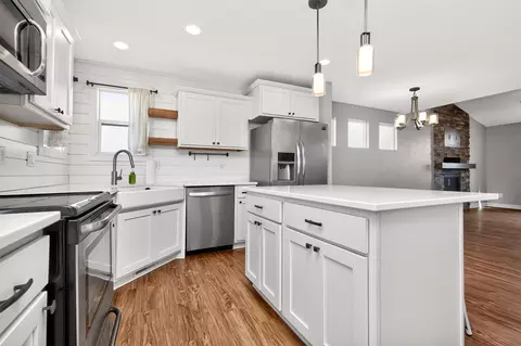 406 Wildcat Ct, Stuart, IA 50250