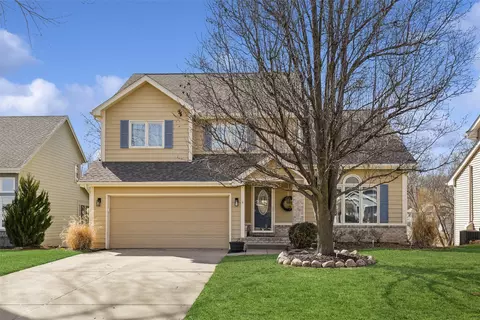 821 S 26th St, West Des Moines, IA 50265
