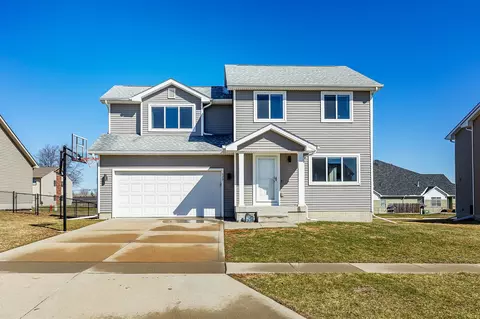 529 Prairie Ridge Dr, Huxley, IA 50124