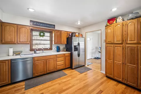 7123 Garrison Rd, Windsor Heights, IA 50324