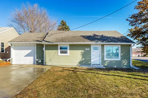 205 NW 51st Pl, Des Moines, IA 50313