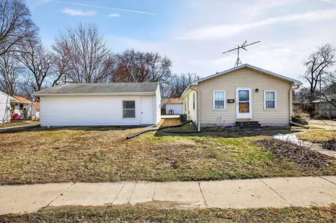 513 E 2nd Ave, Indianola, IA 50125