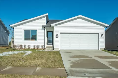 2412 Whispering Ridge Dr, Des Moines, IA 50320