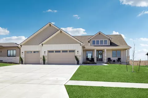 2872 NW Beechwood Dr, Grimes, IA 50111
