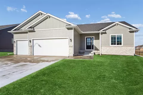 1716 NW Sunset Ln, Grimes, IA 50111