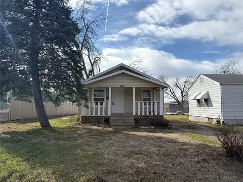 1904 E 27th St, Des Moines, IA 50317