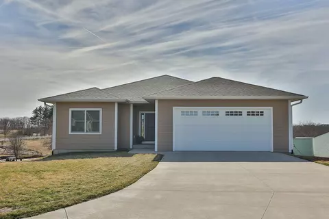 761 186th Pl, Pella, IA 50219
