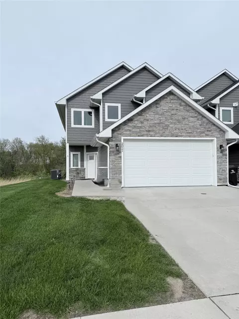2011 Ammann Dr, Adel, IA 50003