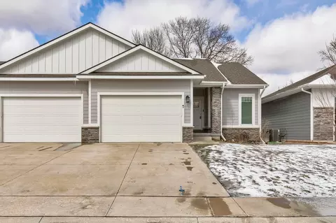 4459 Lower Beaver Rd, Des Moines, IA 50310
