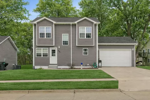 226 Northview Ct, Hartford, IA 50118