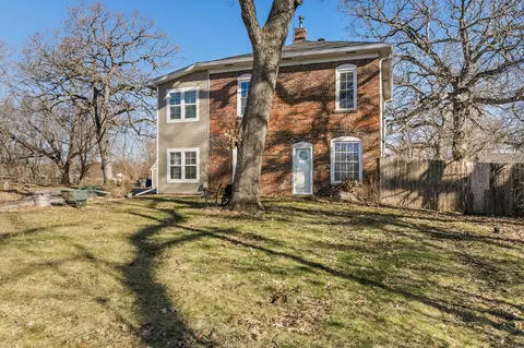 2707 Hickman Rd, Des Moines, IA 50310