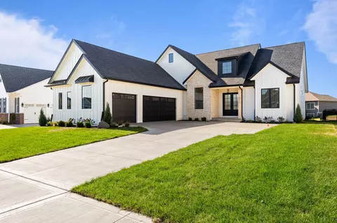 2112 SW Cascade Falls Dr, Ankeny, IA 50023