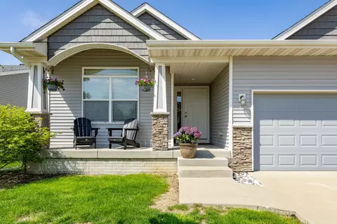 983 S 90th St, West Des Moines, IA 50266