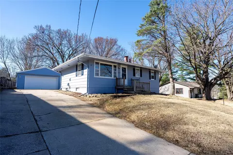 4563 Fairview Dr, Pleasant Hill, IA 50327