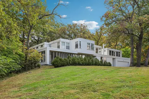 635 Foster Dr, Des Moines, IA 50312