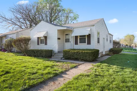 5701 Holcomb Ave, Des Moines, IA 50310