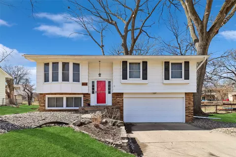 4508 67th St, Urbandale, IA 50322