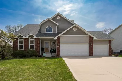 7508 Hickory Ln, Urbandale, IA 50322