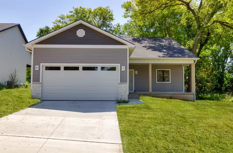 1417 Pioneer Rd, Des Moines, IA 50315