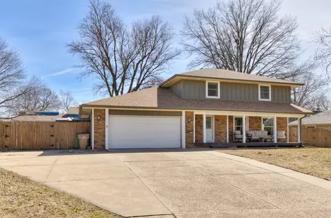 1659 NW 109th St, Clive, IA 50325
