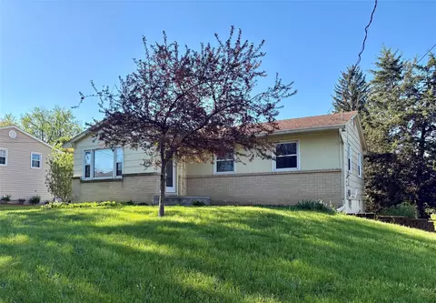 4901 Ash Dr, Pleasant Hill, IA 50327