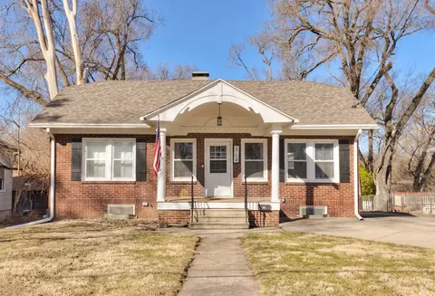 2704 61st St, Des Moines, IA 50322