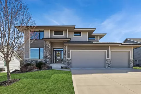 640 Daybreak Dr, Waukee, IA 50263