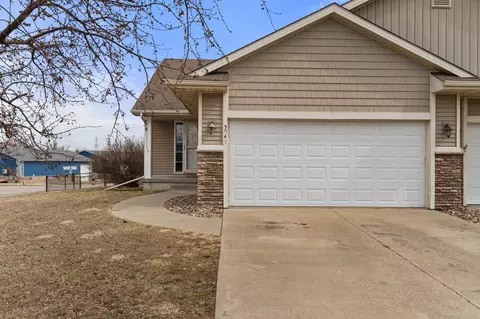 5949 NW 50th St, Johnston, IA 50131