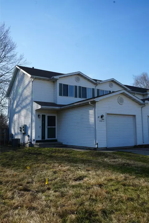 1425 S 5th St #4, Carlisle, IA 50047