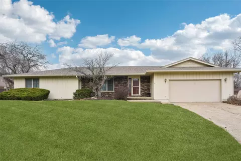 9409 Horton Ave, Urbandale, IA 50322