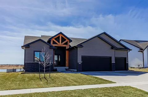 334 Cedar Dr, Gilbert, IA 50105