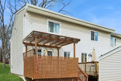 268 Holiday Cir #61, West Des Moines, IA 50265