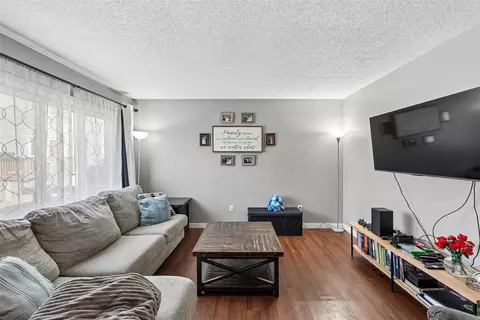 268 Holiday Cir #61, West Des Moines, IA 50265
