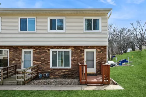 268 Holiday Cir #61, West Des Moines, IA 50265