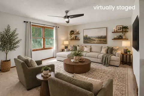 52 Brook Cir, Pella, IA 50219