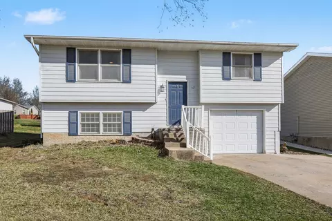 52 Brook Cir, Pella, IA 50219