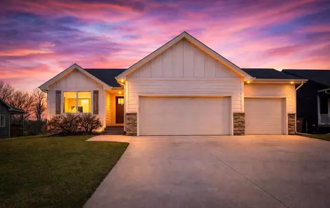 605 E Vista Lake Ave, Polk City, IA 50226