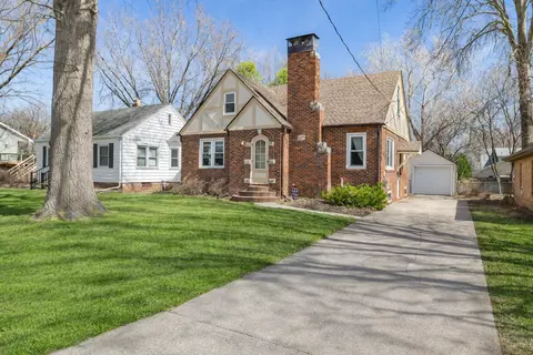 2207 35th St, Des Moines, IA 50310