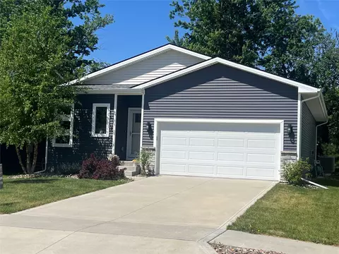 4616 167th St, Urbandale, IA 50323